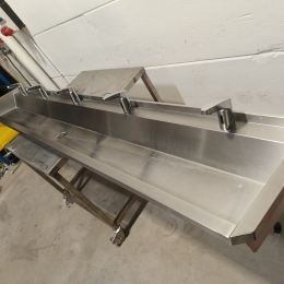 Intersan s/s washbasin with 5 taps 